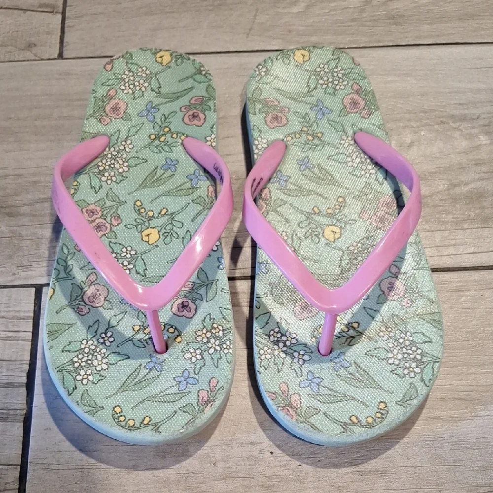 🍦Cat & Jack Pink Strap Floral Mint Flip Flops